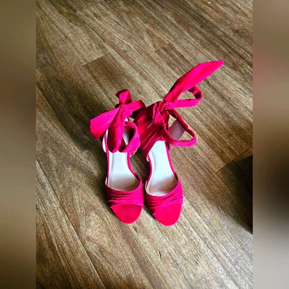 Elegant Red Women's  4 Inch‎ Heels - Picture 1 of 4